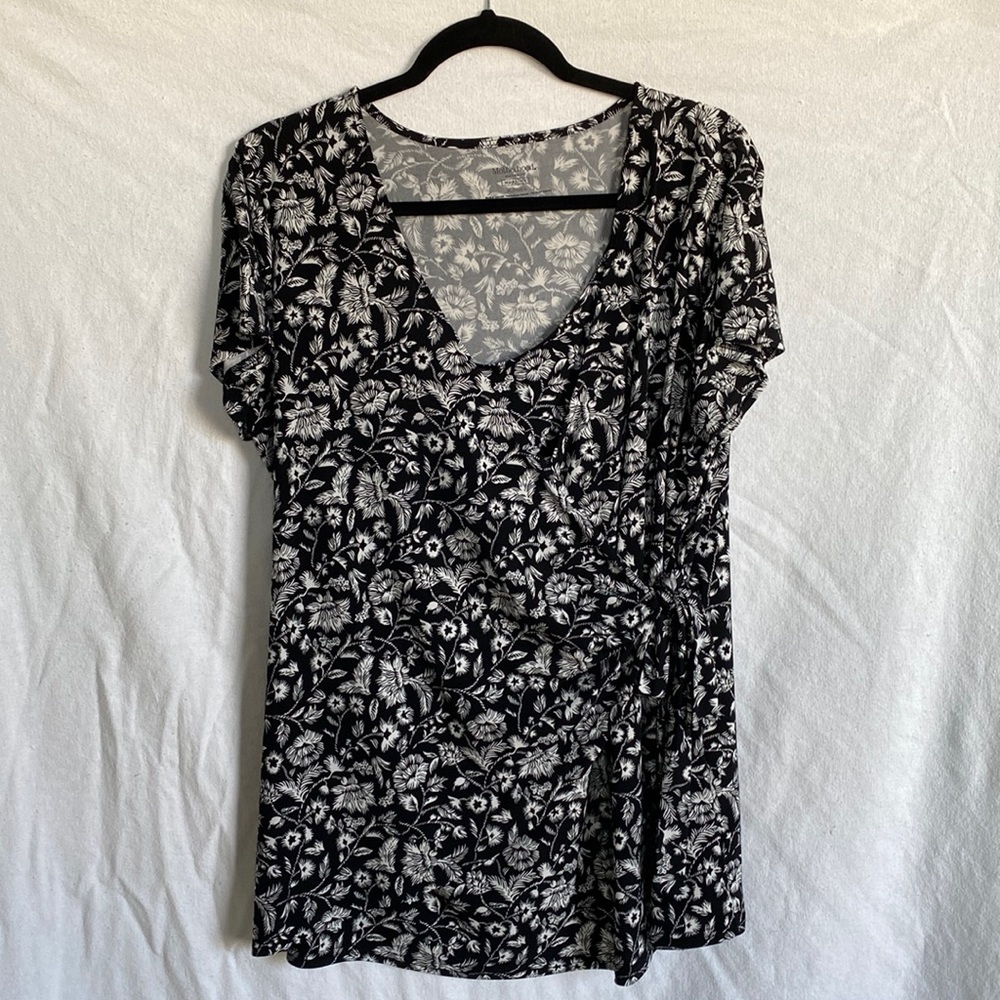 Black and White nursing or pumping top from Motherhood Maternity, XL